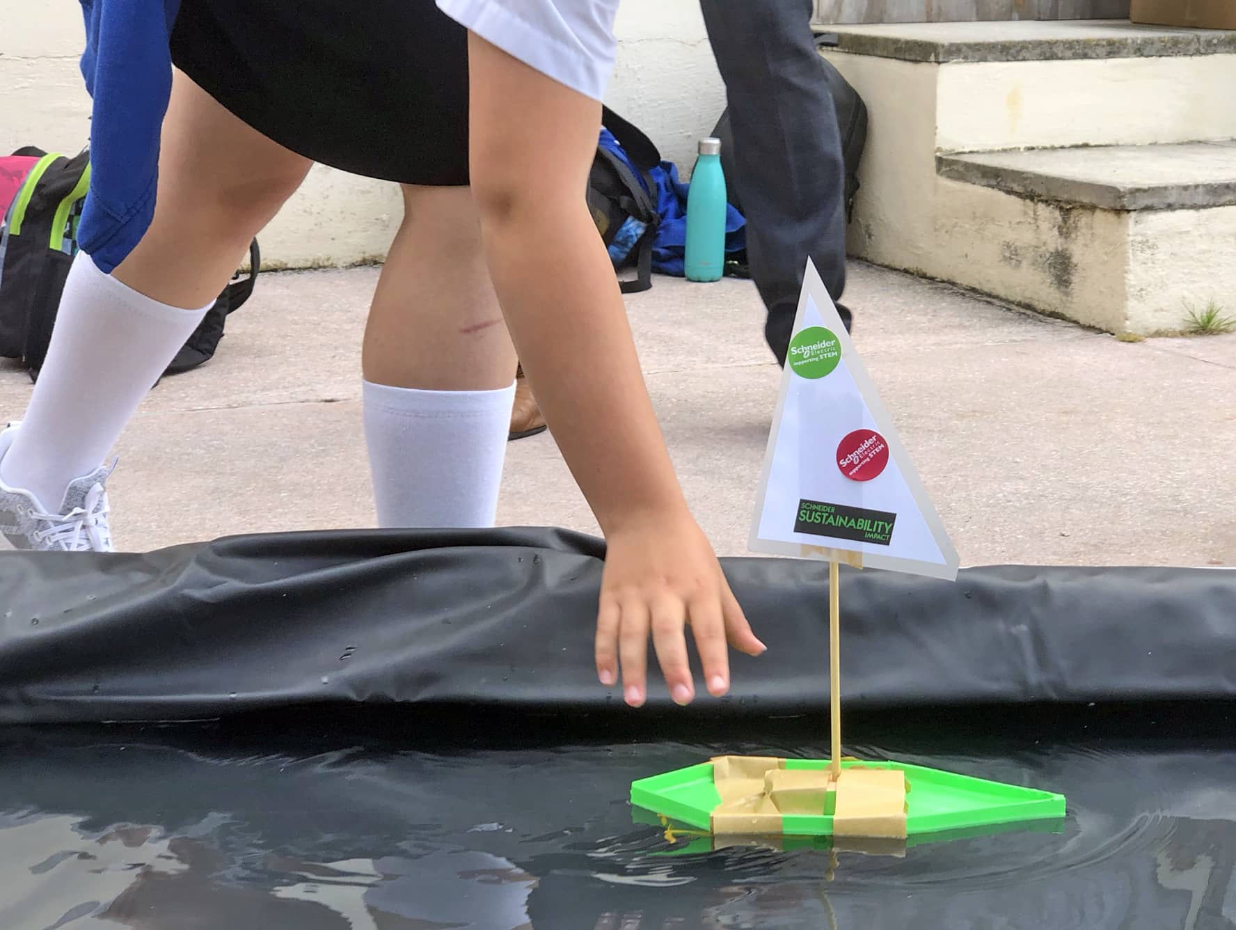 Children's STEM activity - How to make a mini motorboat - test your design